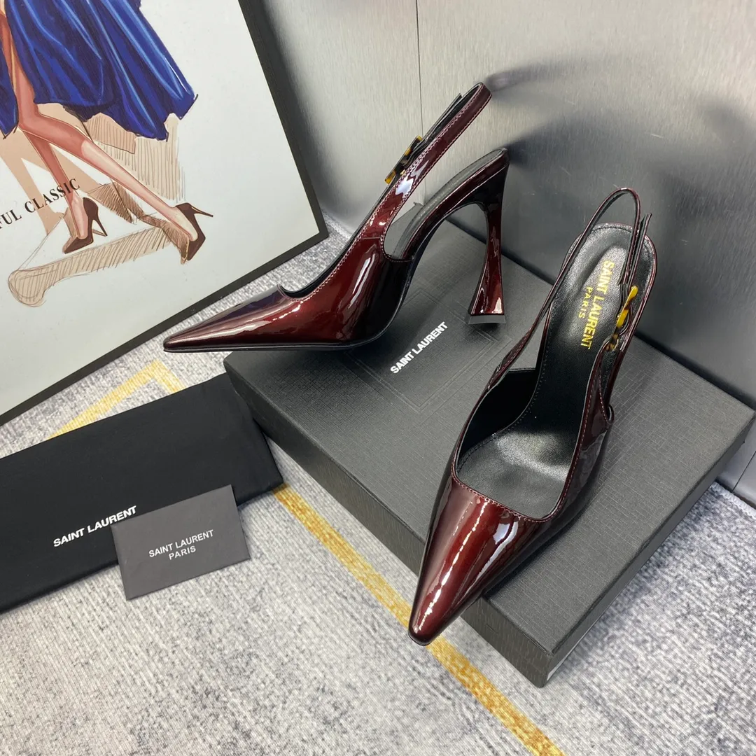 👟👟Ex-factory price 660👟👟 𝐒𝐚𝐢𝐧𝐭 𝐋𝐚𝐮𝐫𝐞𝐧𝐭# Saint Laurent 23F/W small gold bar high heels continue the past high-end and elegant ysl small gold bar heels are really good-looking! Saint Laurent square pointed toe slingback high-heeled shoes. The small gold bar heels really fully highlight the neat and minimalist annual party party. 👟👟factory price. A must-have for arty. Flash sale. So eye-catching. Upper: Customized cow patent leather. Outsole: Genuine leather outsole. Size: 35-40 (40 customized items are not returnable)